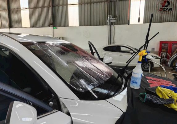 Dán phim cách nhiệt 3M chính hãng tại Dcar Auto