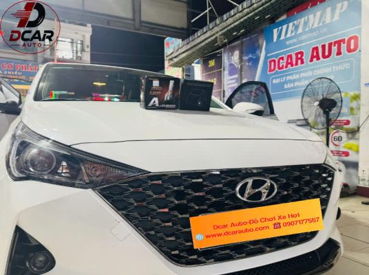 Camera hành trình xe Hyundai Accent tích hợp 2 camera ghi hình trước và sau xe.