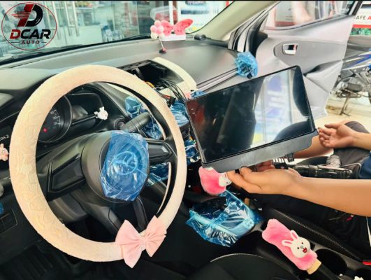 Màn hình Mazda 2 2024 bản thiếu.