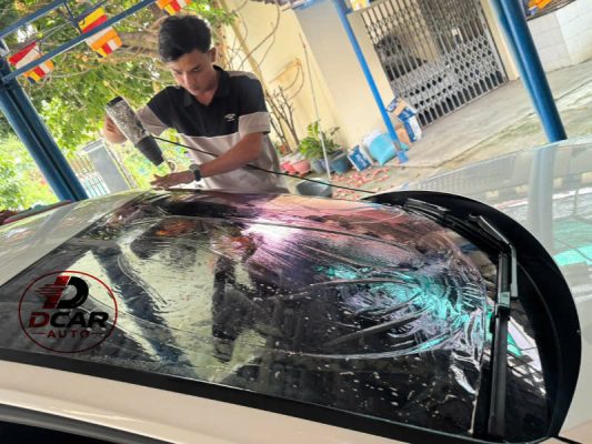 Dcar Auto Quận 12 chuyên thi công cách nhiệt ô tô tận nơi với chất lượng tốt nhất.