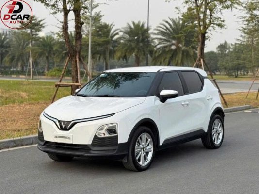 Dán phim cách nhiệt Vinfast VF5 thi công tận nơi cho quý khách hàng.