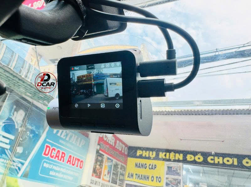 Camera hành trình giá rẻ Quận 12 lắp đặt tại Dcar Auto.