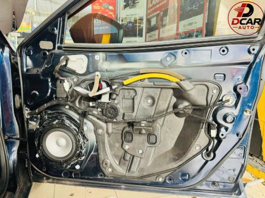 Địa chỉ nâng cấp âm thanh xe hơi chuyên lắp đặt loa Mazda 3 Dcar Auto Quận 12 TP.HCM.