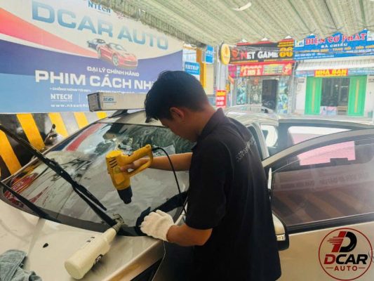 Dịch vụ dán phim cách nhiệt xe ô tô uy tín tại Quận 12,phim cách nhiệt chính hãng Hàn Quốc bảo hành 10 năm sử dụng.