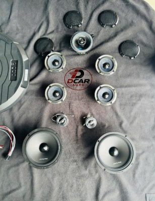 Cấu hình âm thanh Mazda 3 2024 gồm 4 loa Mid,2 loa treble,1 cặp loa Bass và sub điện.