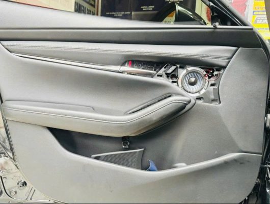 Loa cánh Mazda 3 2024 nâng cấp.