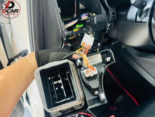Gập gương tự động Ford Everest 2020 cắm giắc zin theo xe.