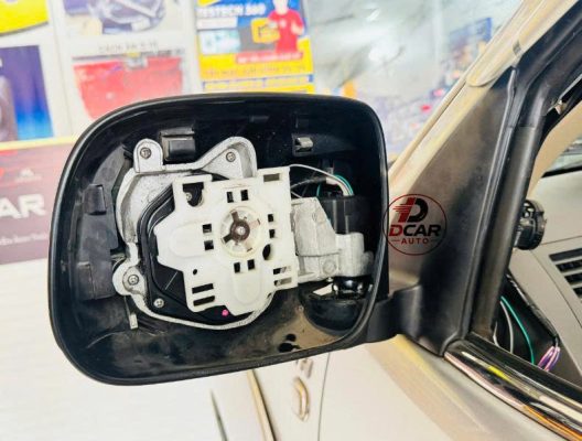 Địa chỉ độ gập gương tự động Toyota Fortuner 2011.