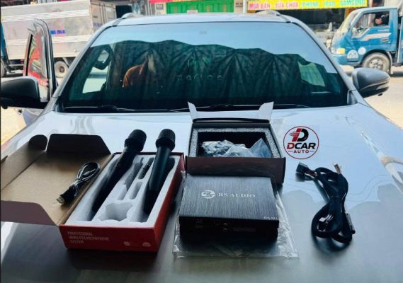 Bộ hát Karaoke trên xe ô tô lắp đặt cắm giắc zin màn hình android ô tô.