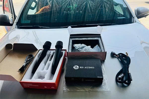 Bộ hát Karaoke trên xe ô tô (3)