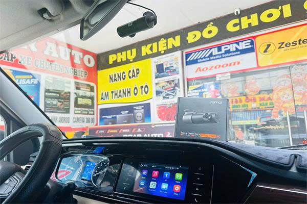 Camera hành trình quay trước ô tô (4)