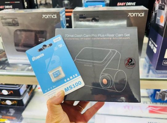 Camera hành trình A500S ghi hình trước và sau xe.