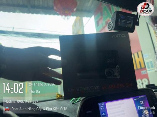 Lắp camera hành trình 70mai A800se cho ô tô.