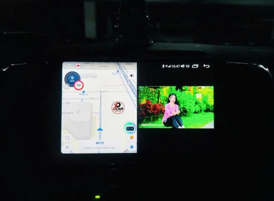 Màn hình ô tô chia đôi màn hình,sử dụng cùng lúc nhiều ứng dụng.