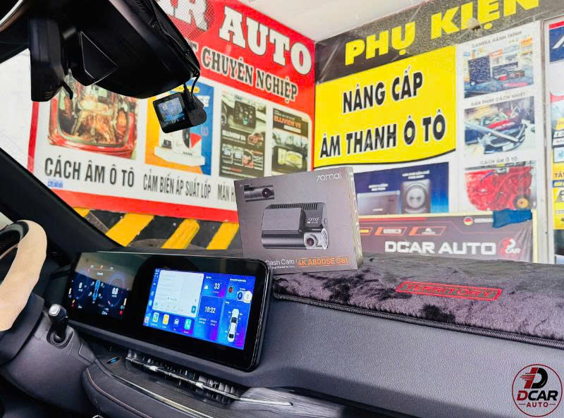 Camera hành trình Ford Territory tích hợp 2 camera ghi hình trước và sau xe.