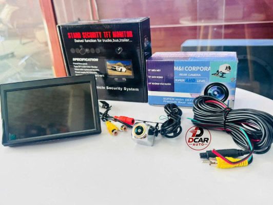 Lắp camera lùi Vinfast EC Van tích hợp khi chuyển số lùi.