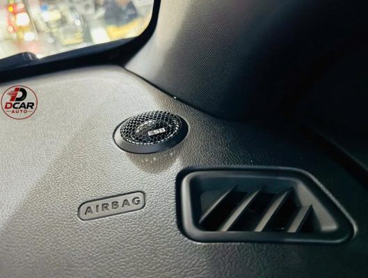 Vị trí lắp loa treble zin vào vị trí taplo xe Vinfast VF6.