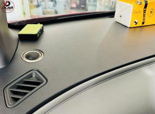 Loa Treble Vinfast VF6 lắp đặt vị trí zin trên taplo Vinfast VF6.