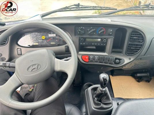 Màn hình Hyundai N250SL nguyên bản sử dụng CD zin.
