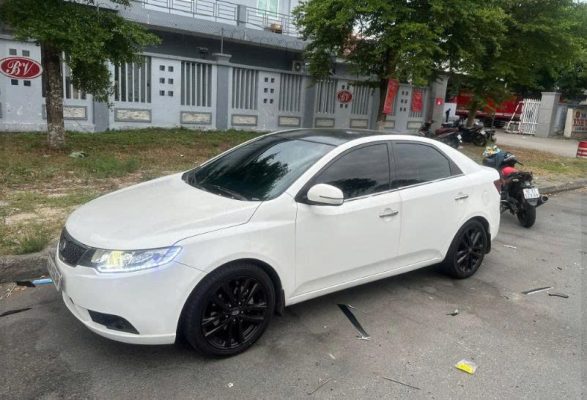 Dán phim cách nhiệt ô tô Hòa Xuân Đà Nẵng thi công tận nơi