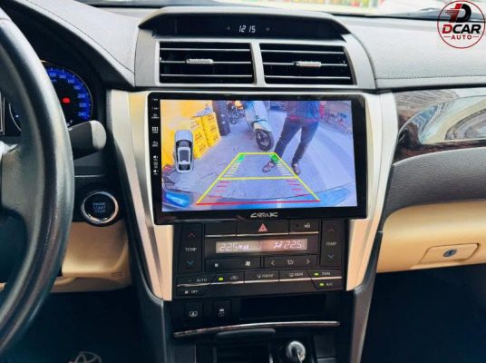 Lắp màn hình Toyota Camry 2015 tích hợp camera lùi AHD rõ nét.