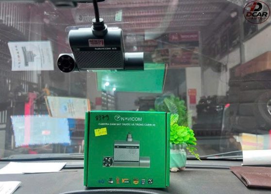 Camera ô tô theo dõi từ xa tích hợp 2 camera ghi hình trước và trong xe.
