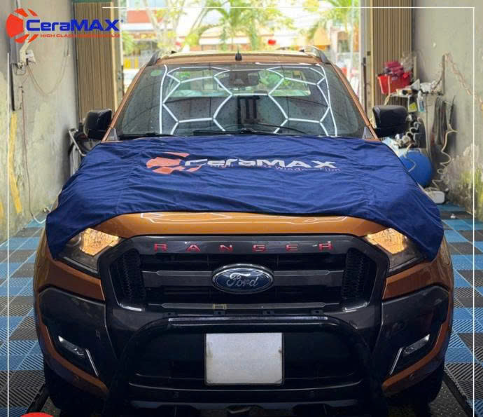 Dán phim cách nhiệt Ceramax Quận 12 tại Dcar Auto.