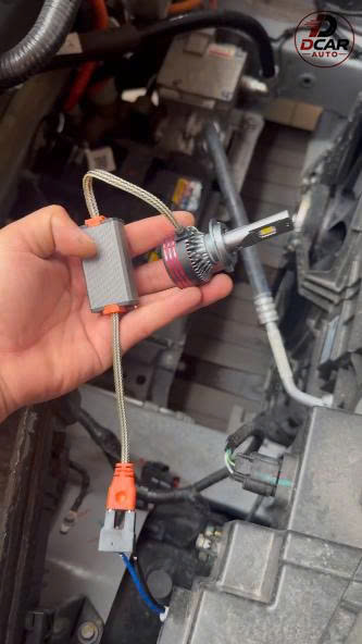 LẮP ĐÈN VF3 QUẬN 12 LẮP ĐẶT CẮM GIẮC ZIN THEO XE.