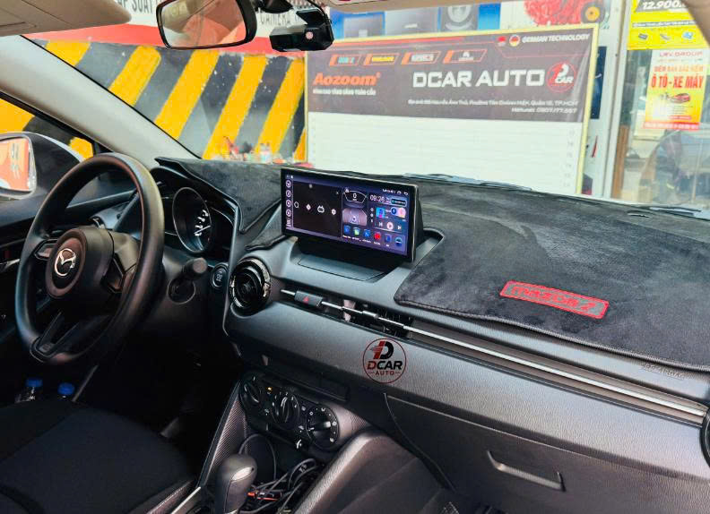 MÀN HÌNH MAZDA 2 TÍCH HỢP CAMERA LÙI RÕ NÉT.